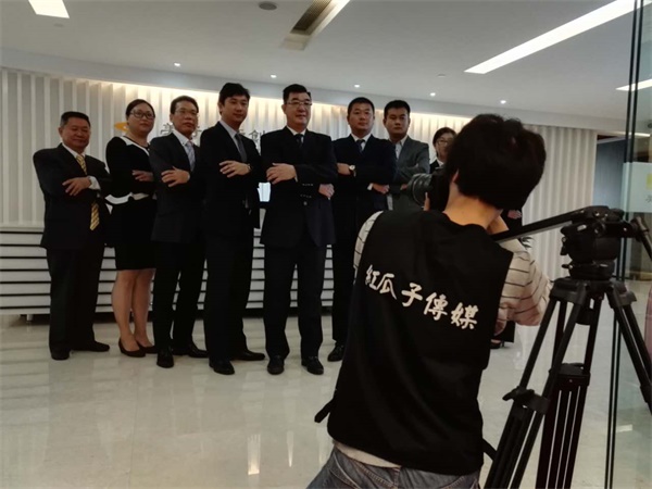 紅瓜子傳媒，專業(yè)的視頻制作團(tuán)隊(duì).jpg