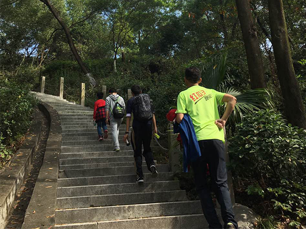把企業(yè)凝聚在空氣里宣傳，猶如聽取蛙聲一片
